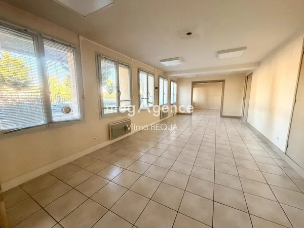 SENS - LOCAL COMMERCIAL DE 169 M² AVEC VUE EXCEPTIONNELLE SUR L'YONNE