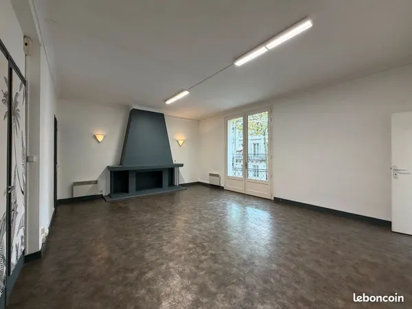 SAINTES CENTRE - Bureaux 53 m² - 2 pièces - balcon - proche Tribunal