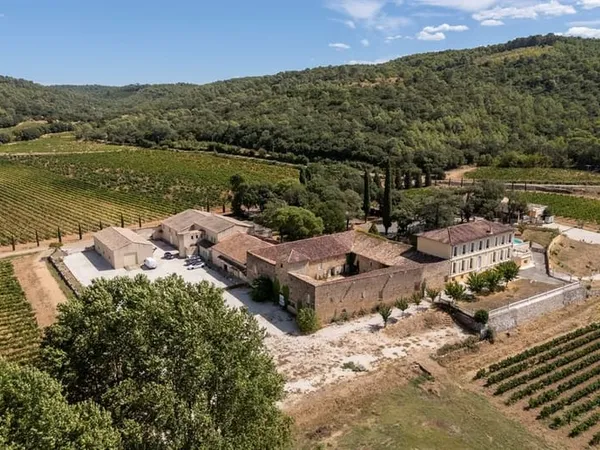 Domaine vinicole de 70 hectares au coeur de la Provence