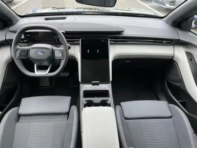 Ford Explorer 286ch extended range 79kwh pack premium rwd — photo 6