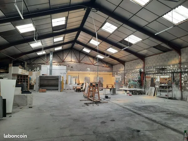 LOCAL INDUSTRIEL ATELIER PROFESSIONNEL BATIMENT COMMERCIAL 500m2 MIONS