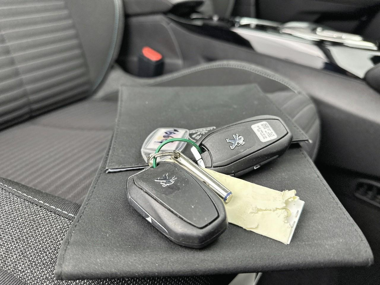 Peugeot 2008 electrique 136 ch style — photo 34