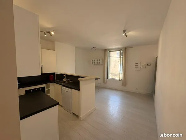 Appartement T3 rénové et lumineux - 53 m² - Marsillargues