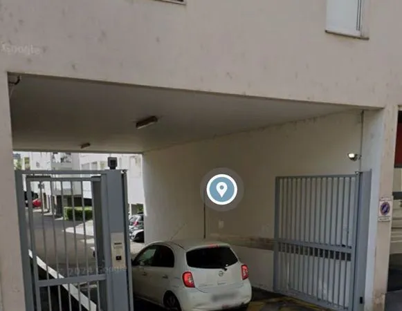 Location Parking Sécurisé - Vieille ville - Grandville - 3 Maisons
