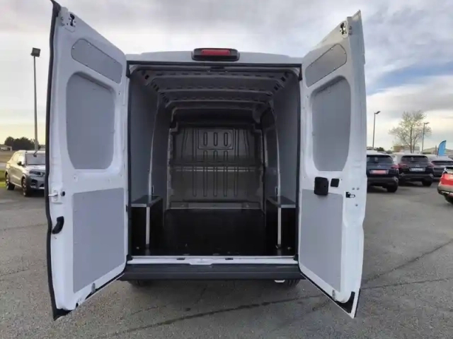 Citroën Jumper fourgon tole 33 l2h2 140 s&amp;s bvm6 — photo 6