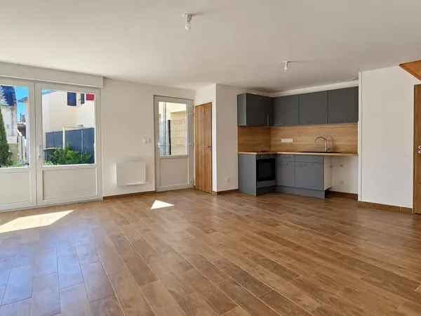 À LOUER - Maison T3 avec terrasse, jardinet et box à Coulois