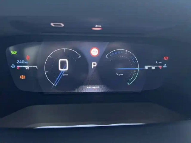 Peugeot 2008 hybrid 145 e-dcs6 — photo 10