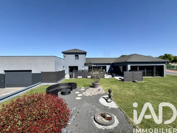 Maison 8 pièces 245 m²