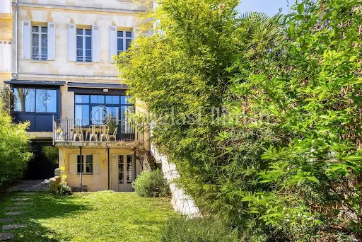 Maison 9 pièces 370 m²