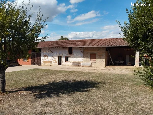 Ferme bressane avec potentiel d'agrandissement- 1,5ha- crottet (01)