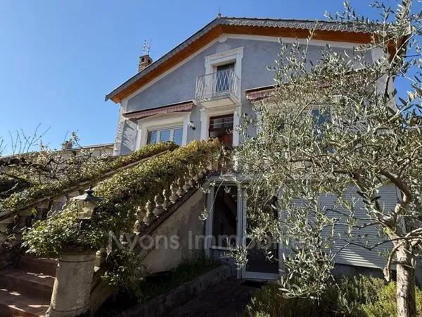Villa 240 m²