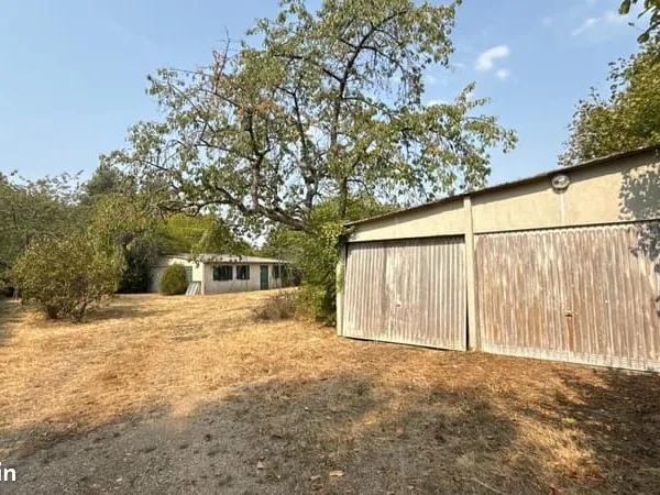 Garage 42 m² - stockage / véhicule / projet personnel - Olivet