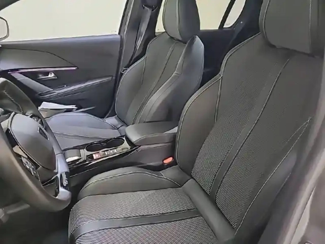 Peugeot 208 hybrid 110 e-dcs6 — photo 11