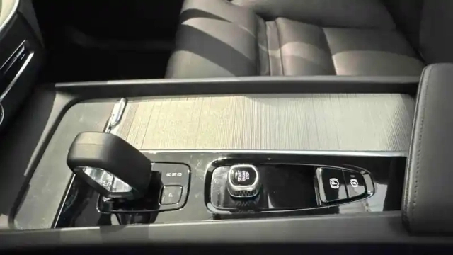 Volvo Xc60 t6 awd hybride rechargeable 253 ch+145 ch geartronic 8 — photo 25