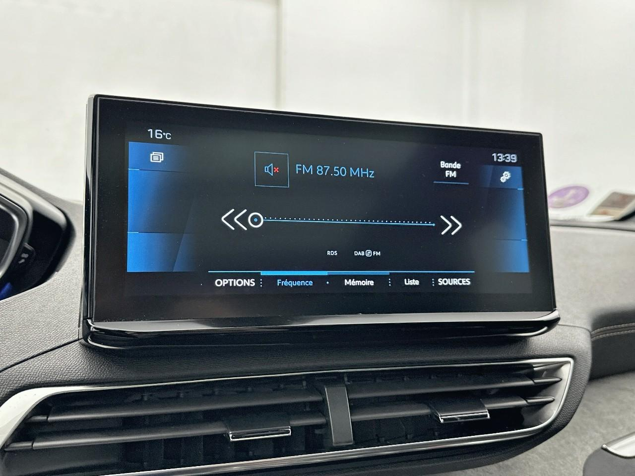 Peugeot 3008 puretech 130ch s&s eat8 gt pack — photo 23