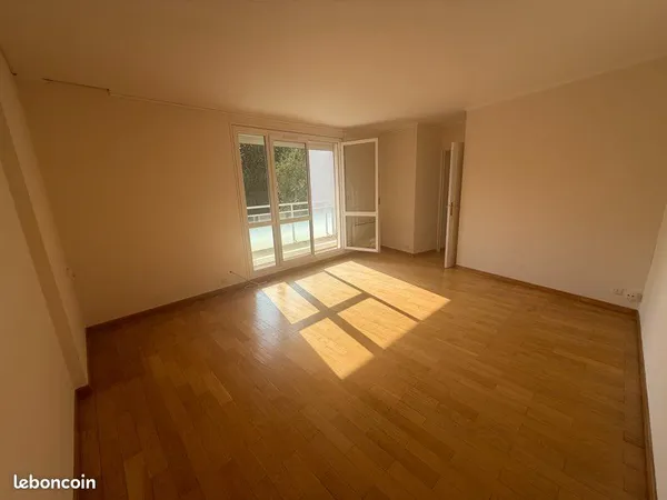 Location F3 Caen