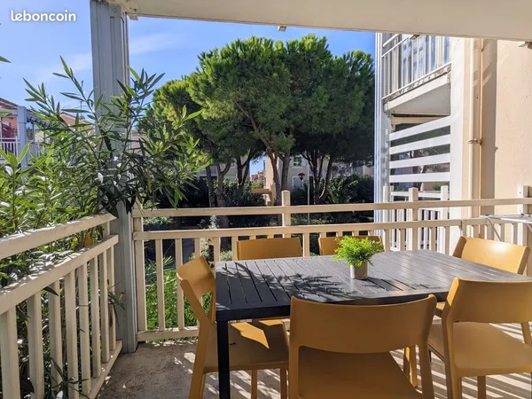 2 pièces de 28 m² + terrasse 5 m² , parking et piscine