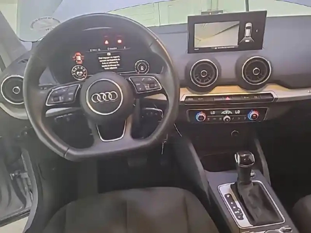 Audi Q2 35 tfsi 150 s tronic 7 — photo 11
