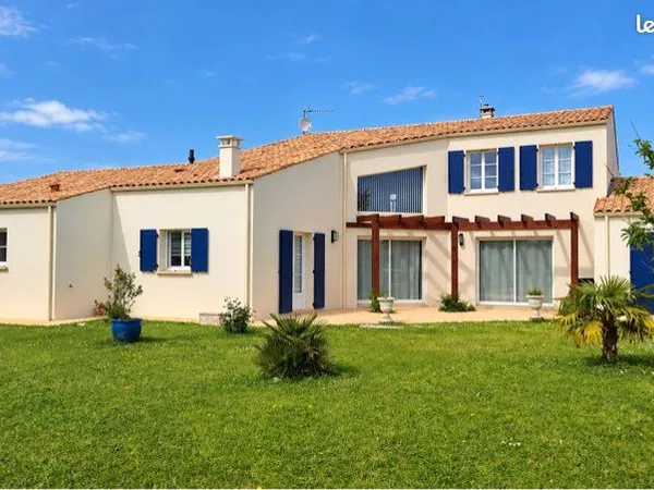 Superbe maison familiale de 240 m² avec 4 chambres, mezzanine et jardin de près de 900 m²