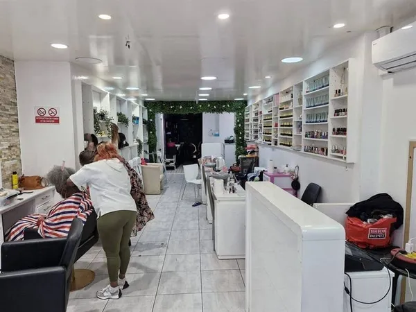 Boutique 2 pièces 64 m²