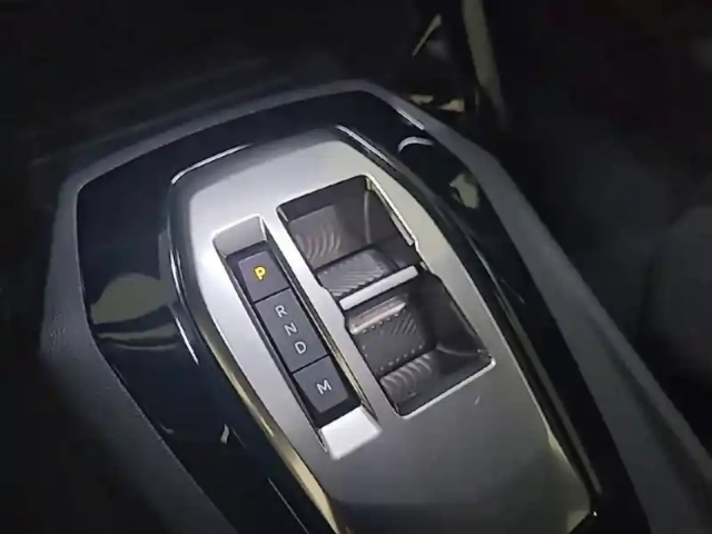 Peugeot 2008 puretech 130 s&amp;s eat8 — photo 35