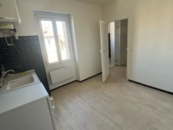 Location T1 25 m2 Valence