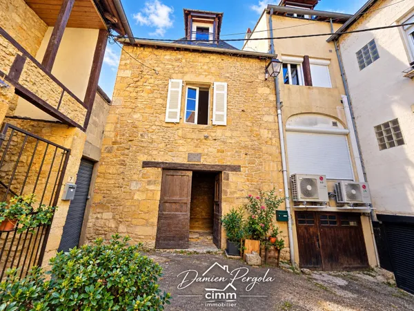 Immeuble de rapport avec habitation et local commercial au cœur de Montignac-Lascaux