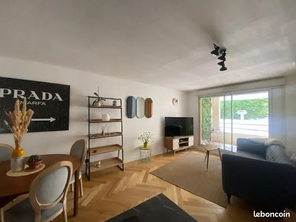 Location appartement meublé T3 + garage 8e arrondissement Rouet