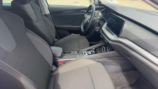 Skoda Octavia 1.5 eTSI 150 DSG7 - Business – 2023 – 156283 km – Hybride essence – Boîte Automatique — photo 36