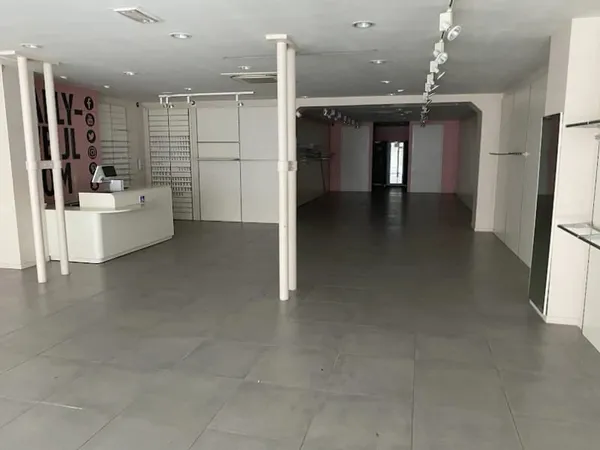 Local 200 m²