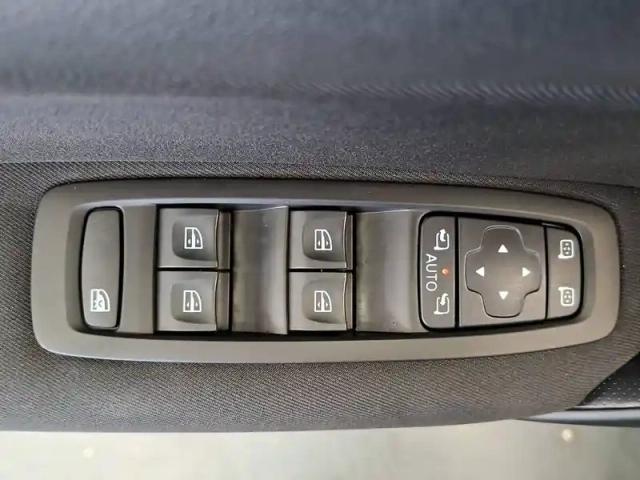 Renault Megane mégane iv berline blue dci 115 — photo 28