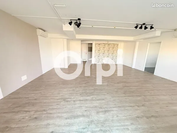 Local bureaux 273 m²