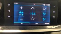 Peugeot 2008 1.2 PureTech 130ch S&S Allure EAT8 — photo 26