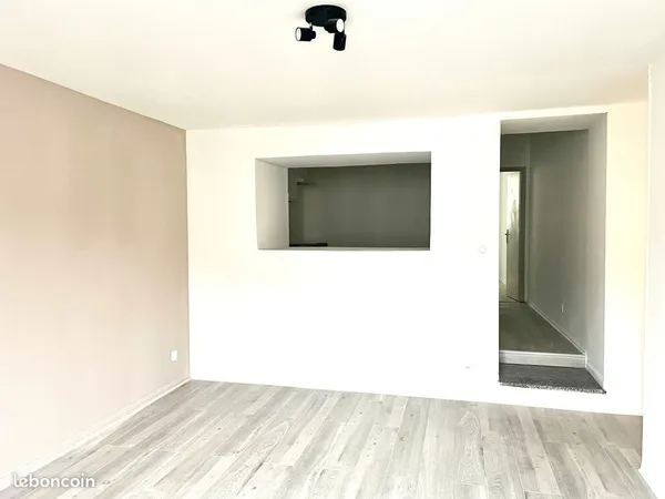 T3 de 60 m2 entièrement rénové, meublé et équipé - Location longue durée