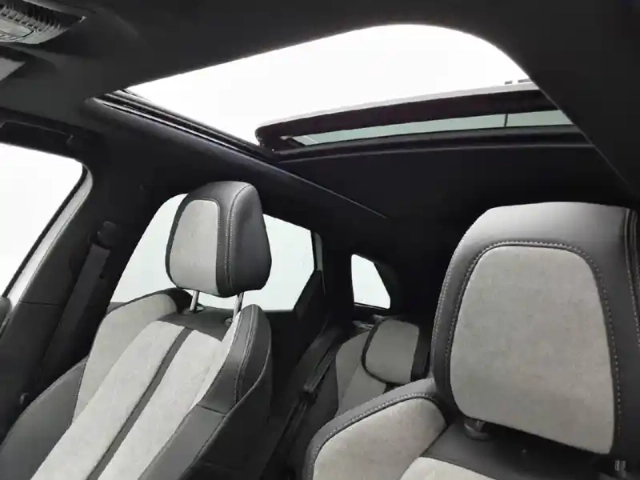Peugeot 3008 hybrid4 300 e-eat8 — photo 38