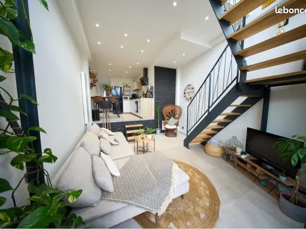 Maison avec extérieur