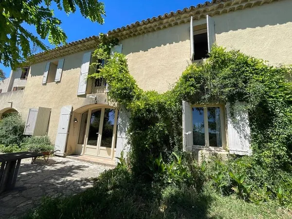 Maison 15 pièces 400 m²