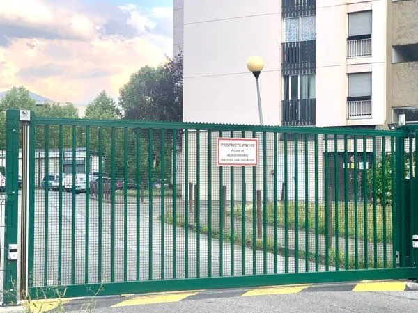 Parking en résidence sécurisée