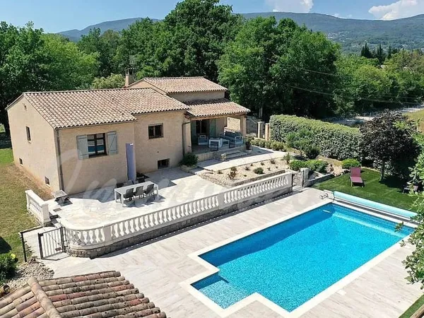 Fayence - Villa familiale avec 5 chambres, piscine et pool house