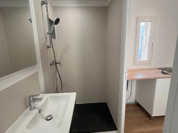 Appartement T1 entièrement rénové - 28 m² - IntraMuros Place Pie