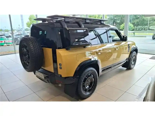 Land Rover Defender 110 p300e awd auto — photo 43