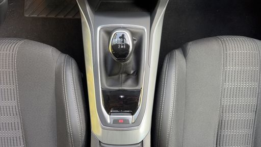 Peugeot 308 1.2 PureTech 130 - Allure – 2020 – 6964 km – Essence – Boîte Manuelle — photo 8