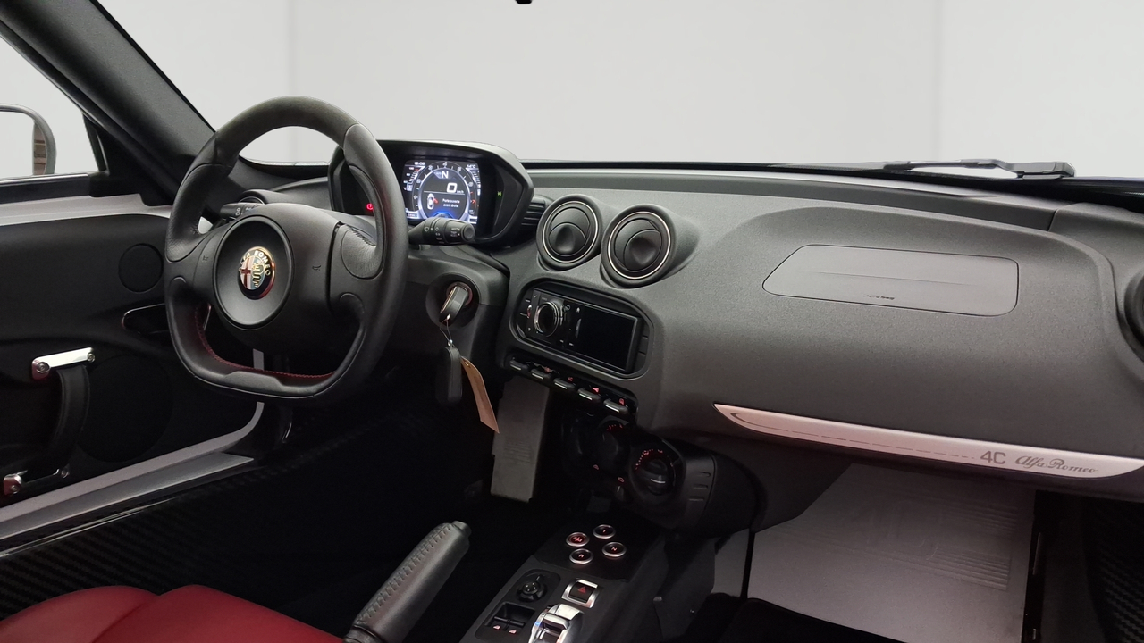 Alfa Romeo 4C 1750 Tbi 240 ch TCT — photo 9