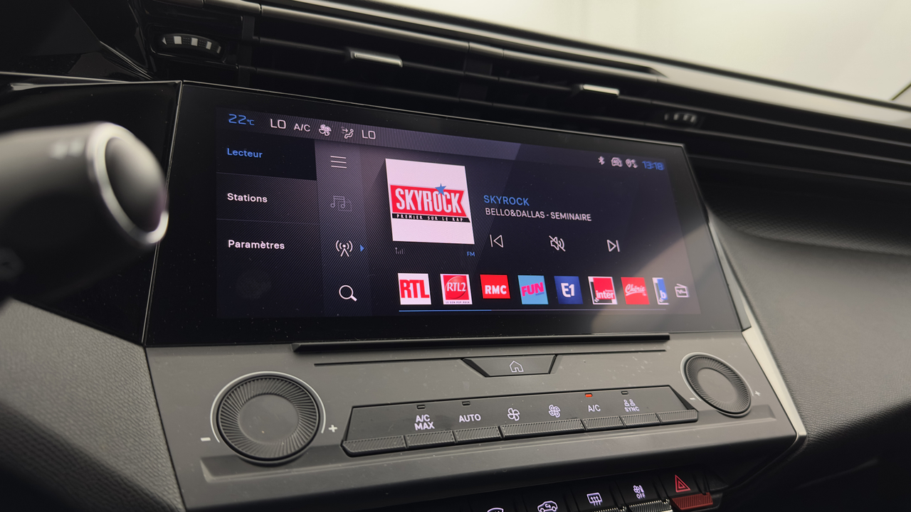Peugeot 308 SW PHEV 180 e-EAT8 — photo 20