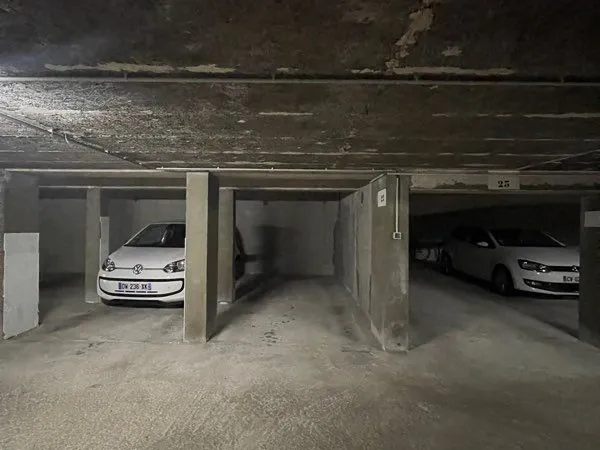 Neudorf Parking pour moto ou petite voiture