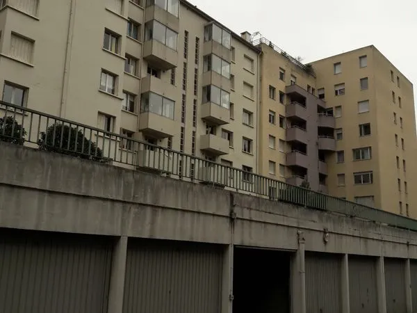 A louer garage box lyon3
