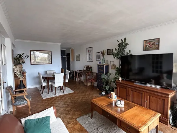 À vendre - La Garenne-Colombes - Appartement familial traversant de 80 m² avec balcon et cave.