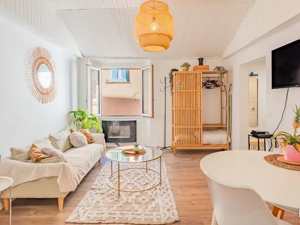 Vieux nice - 2 pieces de 32 m² a vendre - rénové - meublé - airbnb autorisé - idéal investissement l