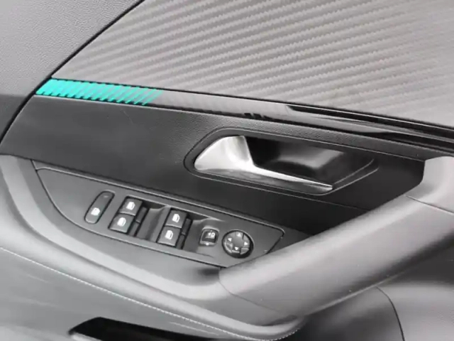 Peugeot 2008 puretech 130 s&amp;s bvm6 allure pack — photo 20