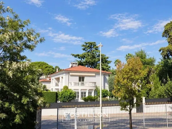 Maison 8 pièces 220 m²